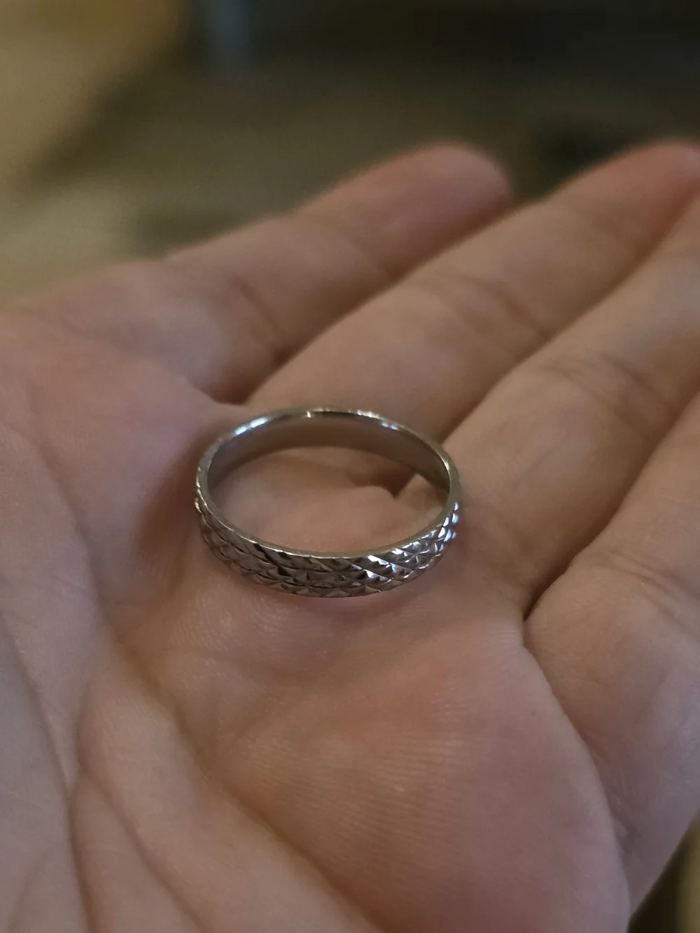 Silver Diamond-Pattern Band - Picture 4 of 6